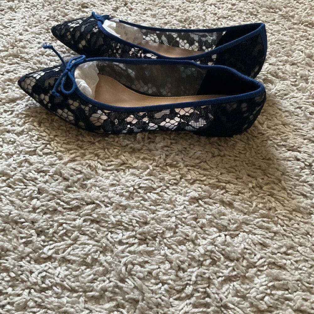 J.CREW gemma lace ballet flat. SIZE: 5M. COLOR: navy. - Picture 7 of 7